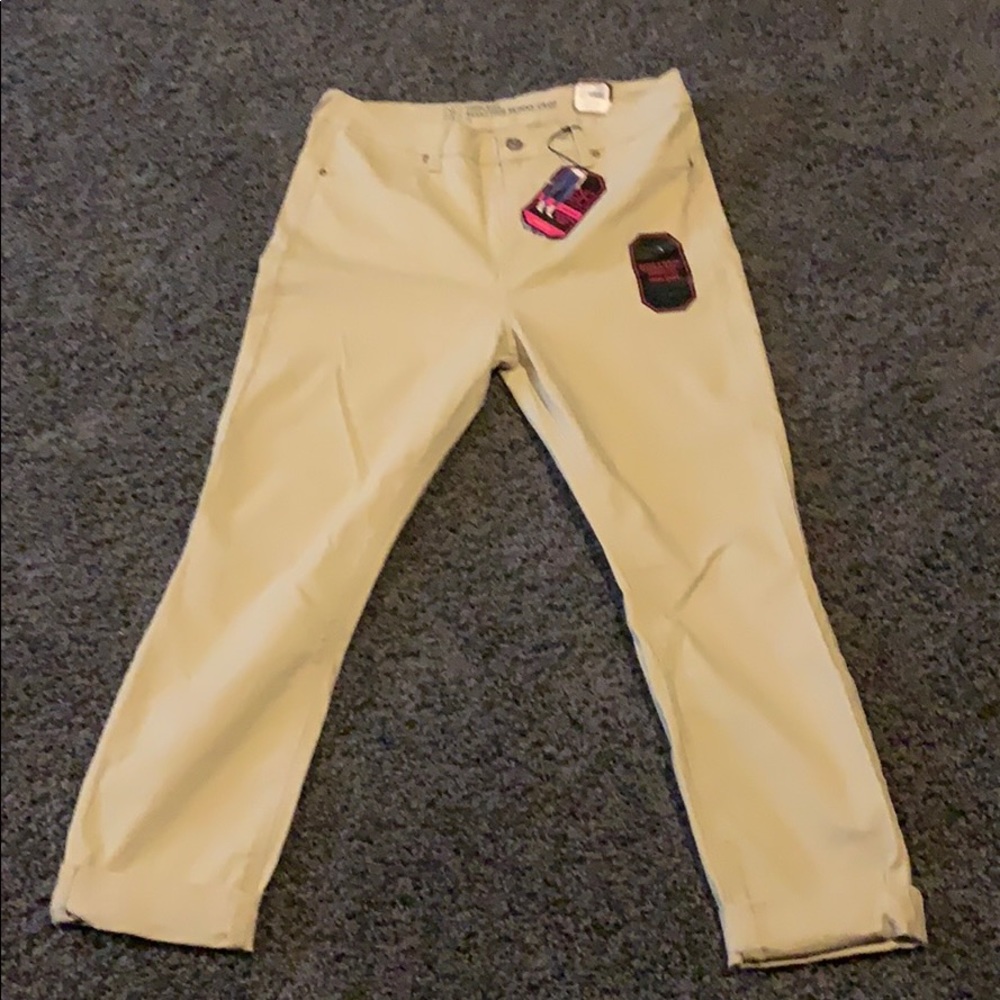 No Boundaries sculpting skinny crop pants